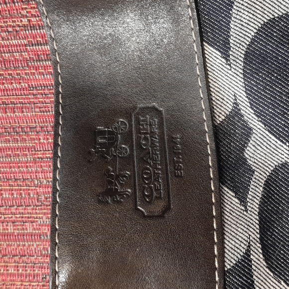 Coach Classic Signature Pattern Purse - Picture 2 of 11